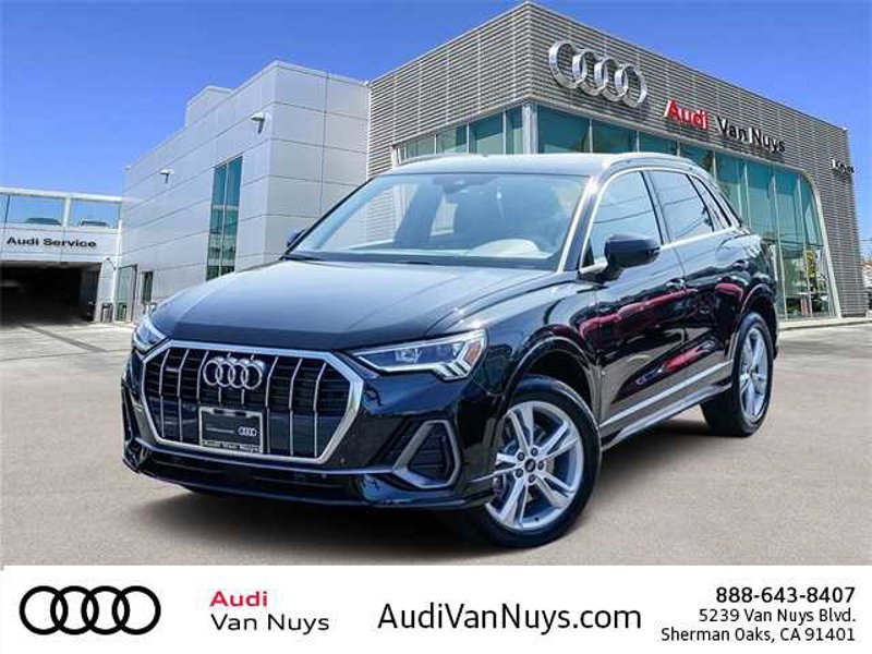 Certified 2024 Audi Q3 2.0T Premium Plus image 1