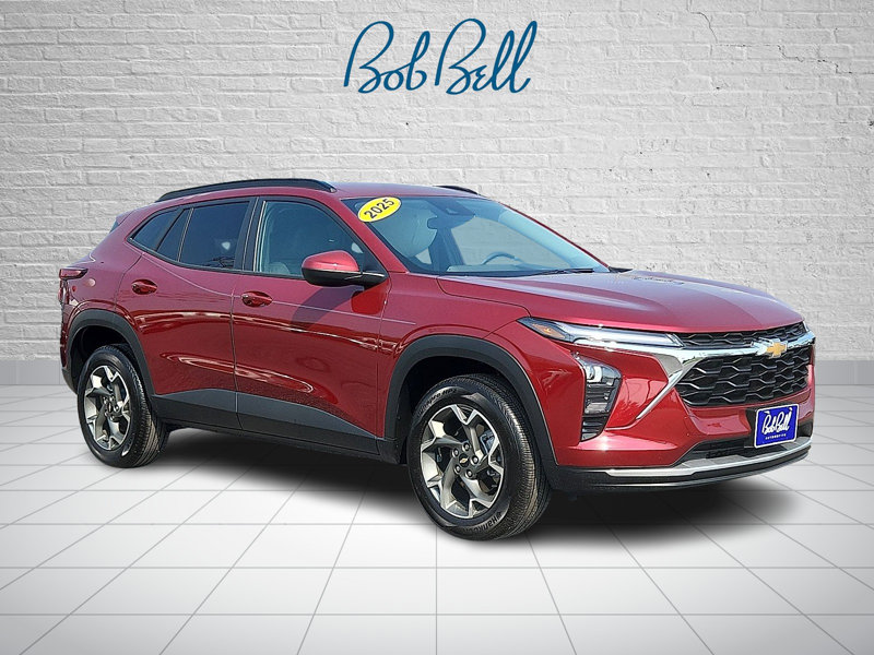 Certified 2025 Chevrolet Trax LT w/ Driver Confidence Package image 1