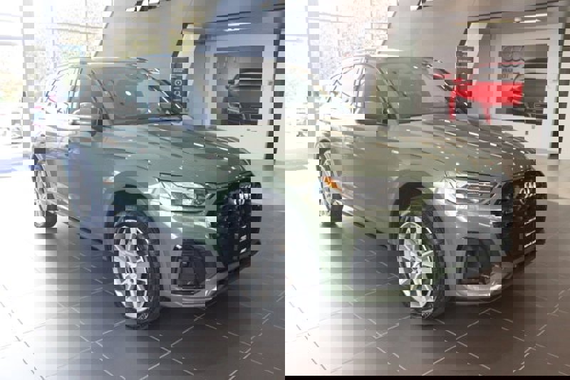 Certified 2025 Audi Q5 2.0T Premium image 1