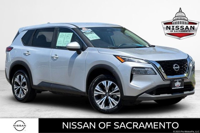 Used 2023 Nissan Rogue SV image 1