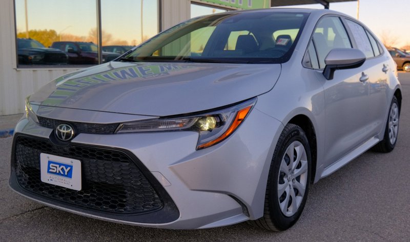 Used 2022 Toyota Corolla LE image 1