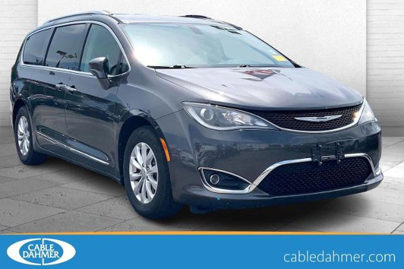 Used 2018 Chrysler Pacifica Touring-L image 1