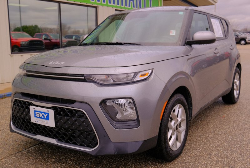 Used 2022 Kia Soul LX w/ Technology Package image 1