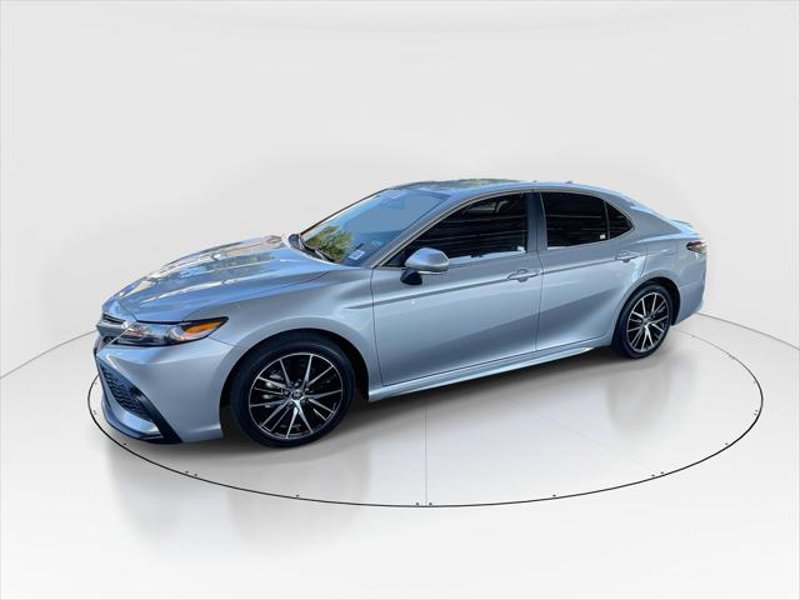 Certified 2024 Toyota Camry SE image 1