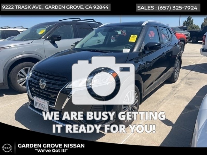 Certified 2021 Nissan Kicks SV image 1