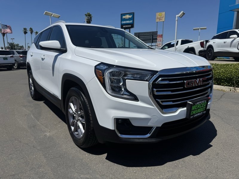 Used 2024 GMC Terrain SLT image 1