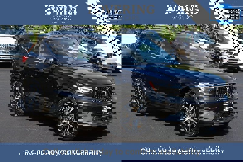 Certified 2025 Volvo XC40 B5 Core image 1