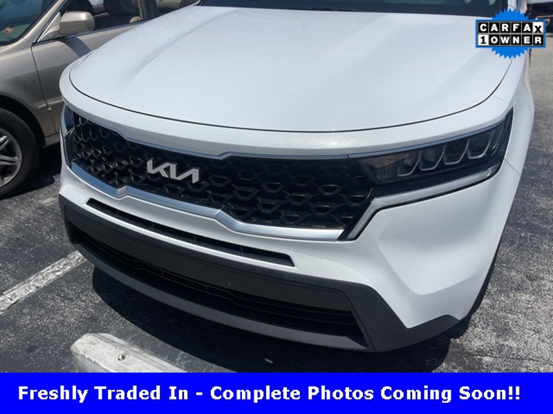 Certified 2023 Kia Sorento LX image 1