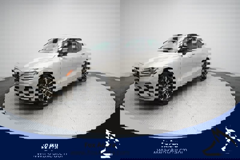 Used 2022 Volvo S60 B5 Momentum image 1