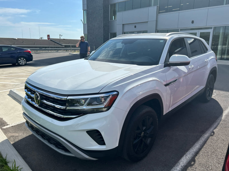 Used 2022 Volkswagen Atlas Cross Sport SE image 1