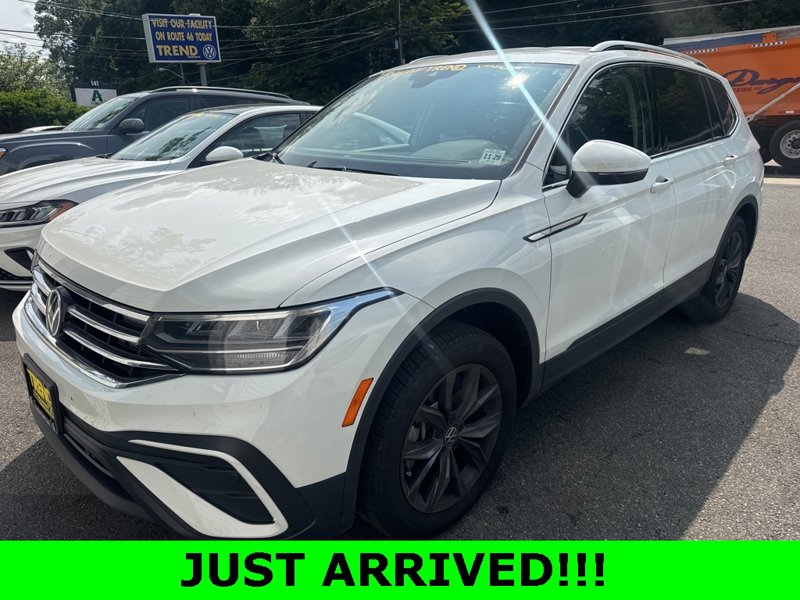 Certified 2024 Volkswagen Tiguan SE image 1