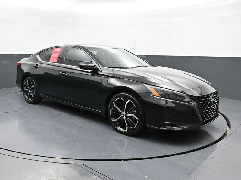 Certified 2024 Nissan Altima 2.5 SR w/ SR Premium Package image 1
