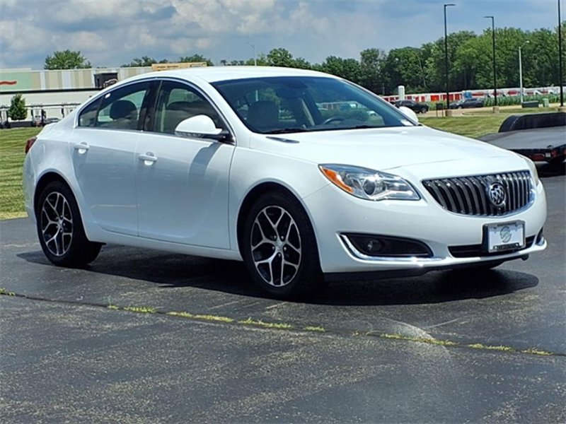 Used 2017 Buick Regal Sport Touring image 1