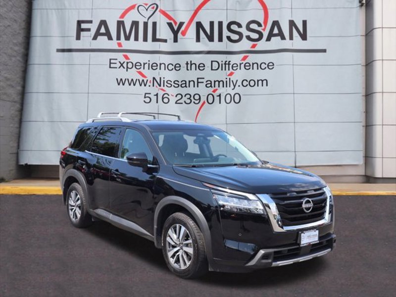 Certified 2024 Nissan Pathfinder SL image 1
