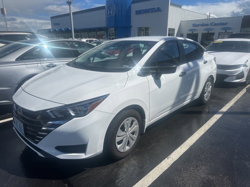 Used 2024 Nissan Versa S image 1