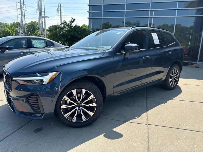 Certified 2024 Volvo XC60 B5 Plus image 1