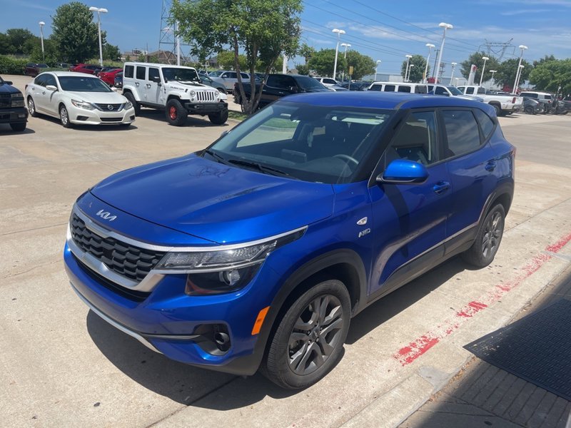 Used 2023 Kia Seltos LX image 1