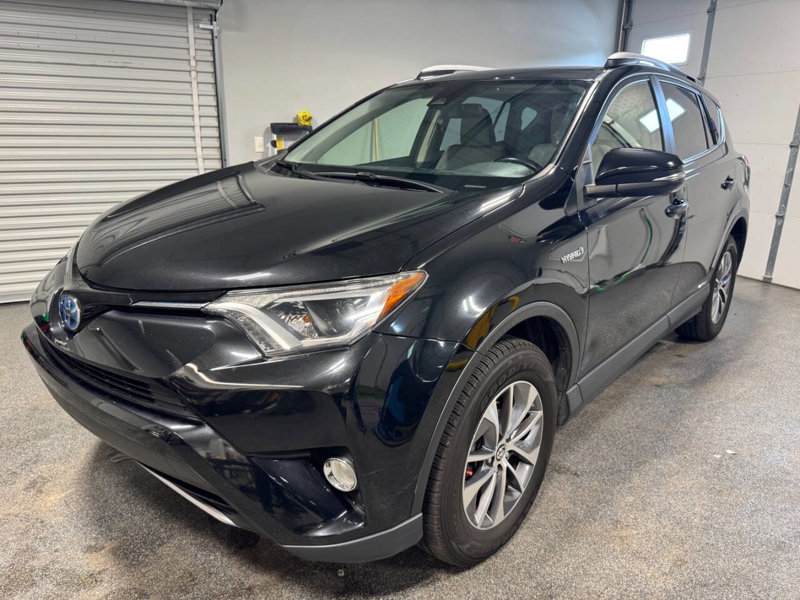 Used 2017 Toyota RAV4 XLE image 1