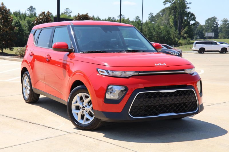 Certified 2022 Kia Soul LX w/ Technology Package image 1