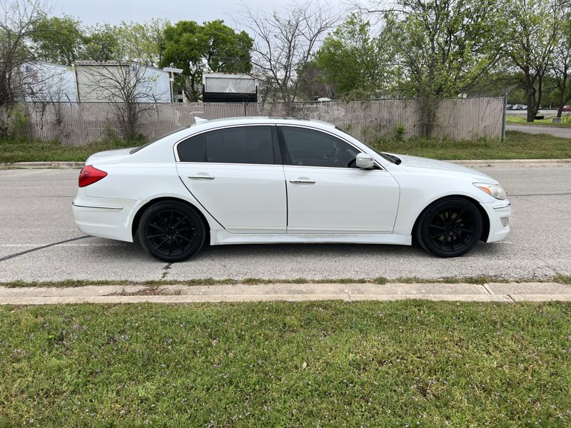 Used 2012 Hyundai Genesis 3.8 w/ Premium Pkg image 1