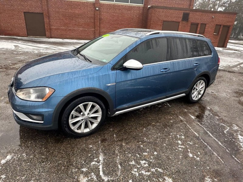 Used 2017 Volkswagen Golf Alltrack SE image 1