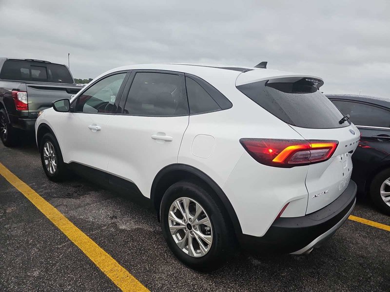 Used 2024 Ford Escape Active image 1