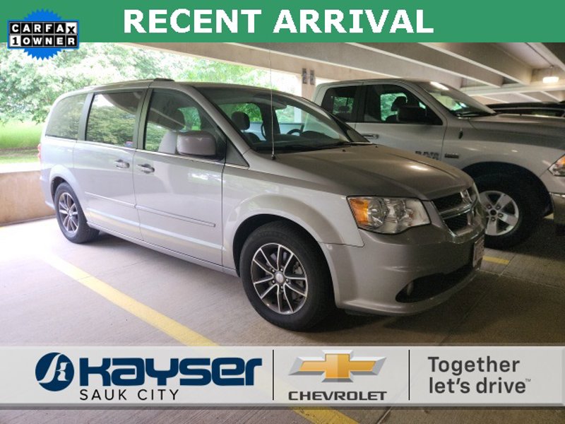 Used 2017 Dodge Grand Caravan SXT image 1