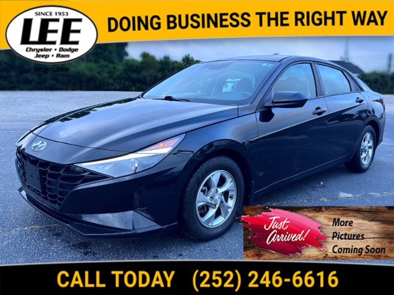 Used 2022 Hyundai Elantra SE image 1