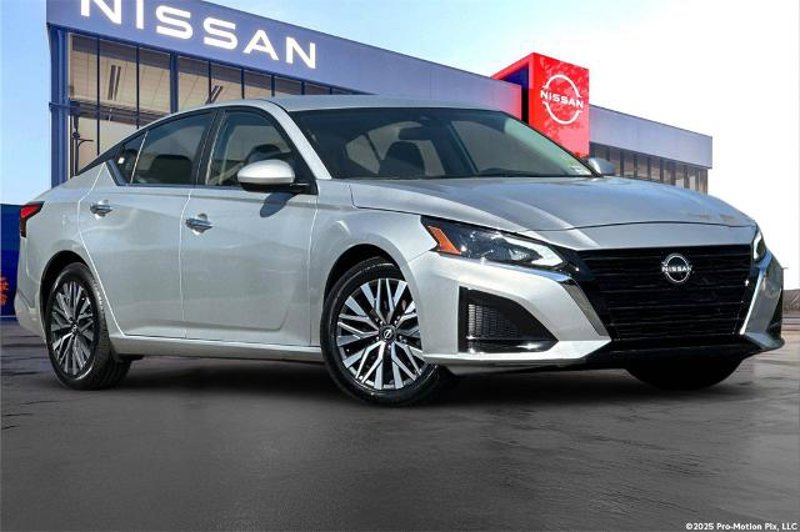 Certified 2023 Nissan Altima 2.5 SV image 1