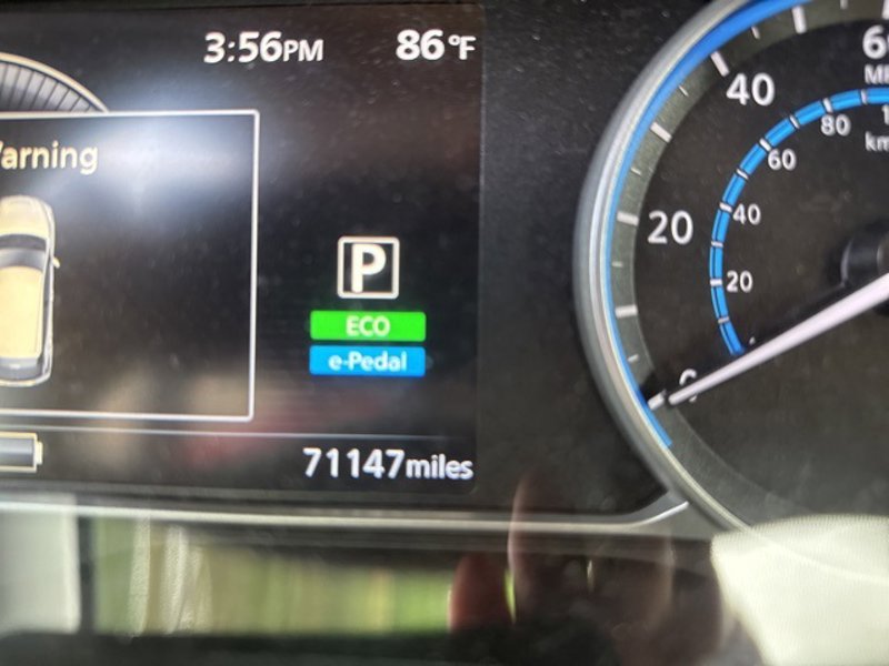 Used 2018 Nissan Leaf SV image 1