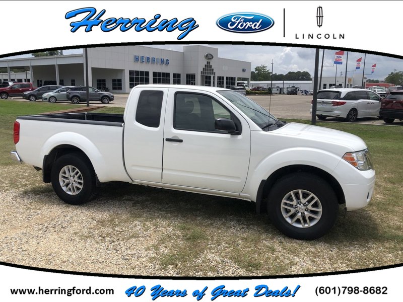 Used 2019 Nissan Frontier SV image 1