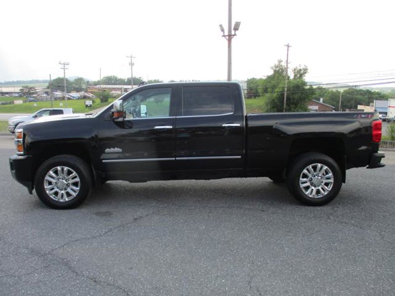 Used 2018 Chevrolet Silverado 2500 High Country w/ Duramax Plus Package image 1