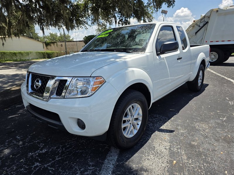 Used 2017 Nissan Frontier SV image 1