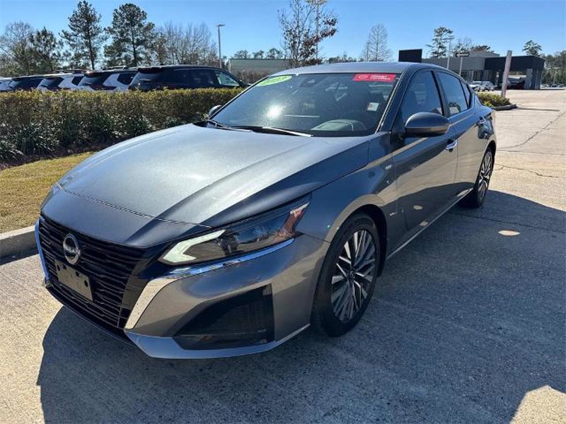 Certified 2023 Nissan Altima 2.5 SV w/ SV Premium Package image 1