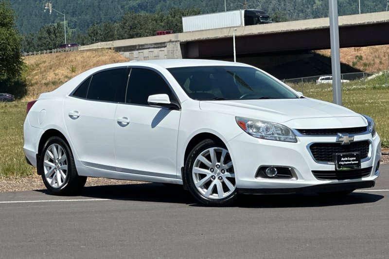 Used 2015 Chevrolet Malibu LT image 1
