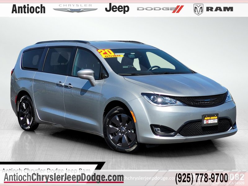 Certified 2020 Chrysler Pacifica Touring-L w/ S Appearance Package image 1
