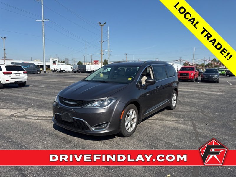 Used 2017 Chrysler Pacifica Touring-L Plus w/ Tire & Wheel Group image 1