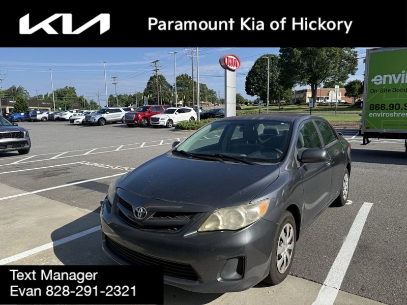Used 2011 Toyota Corolla LE image 1