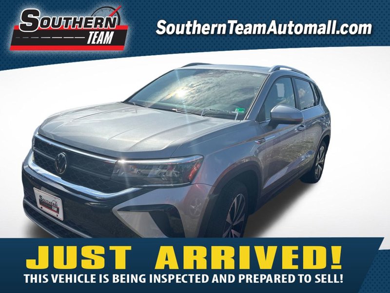 Used 2024 Volkswagen Taos SE w/ Panoramic Sunroof Package image 1