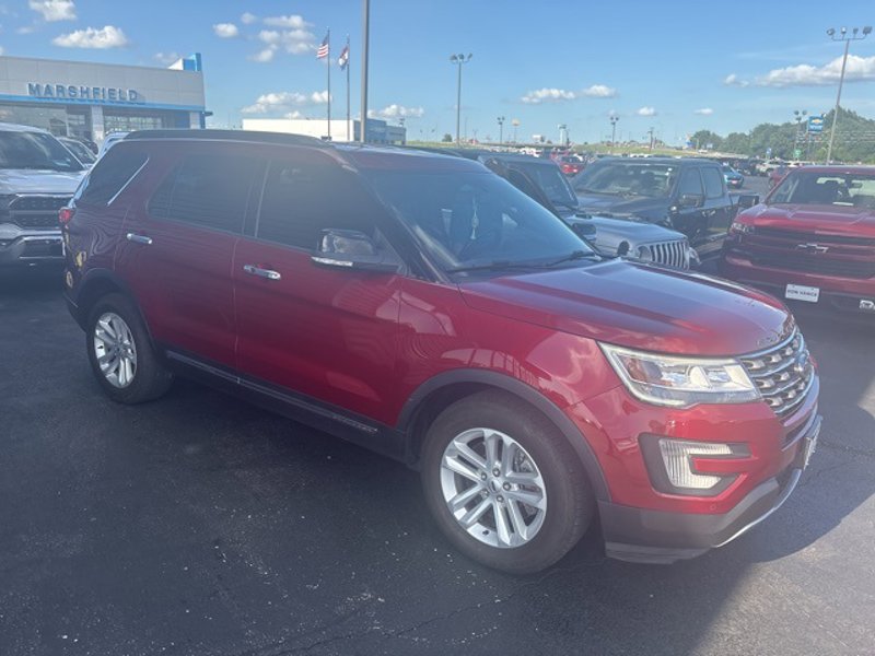 Used 2017 Ford Explorer XLT w/ Equipment Group 202A image 1