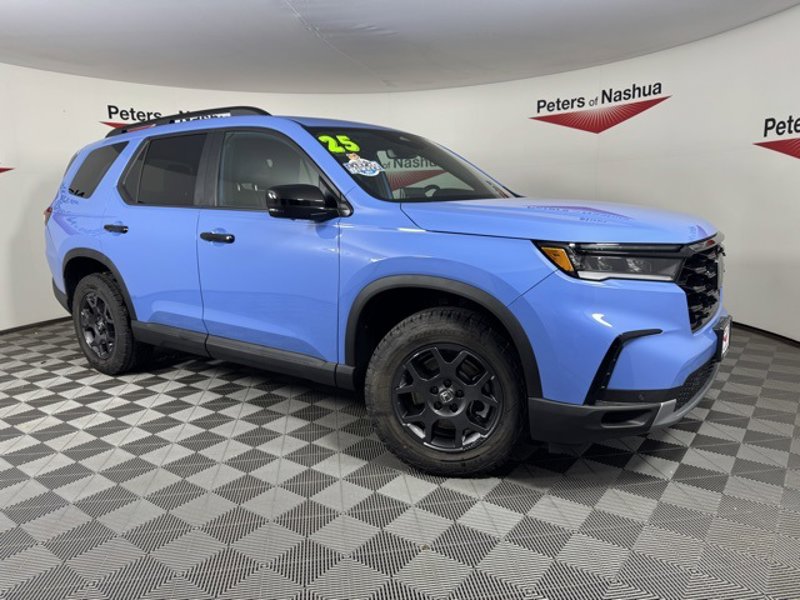 Certified 2025 Honda Pilot TrailSport image 1