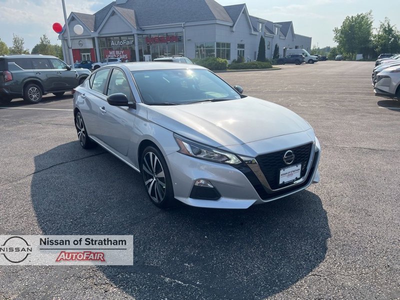 Certified 2022 Nissan Altima 2.5 SR image 1