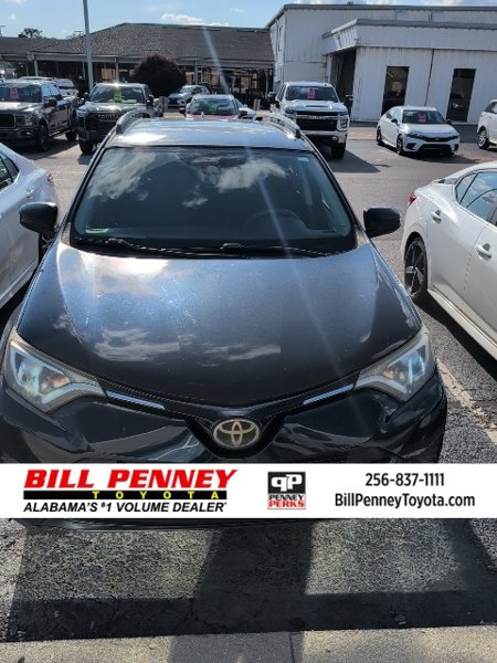 Used 2017 Toyota RAV4 LE image 1