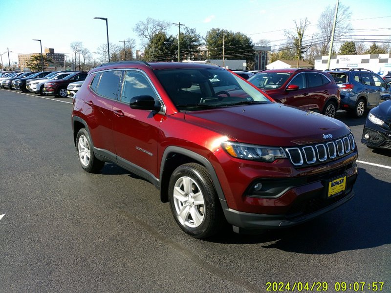 Certified 2022 Jeep Compass Latitude image 1