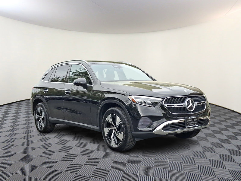 Used 2024 Mercedes-Benz GLC 300 4MATIC image 1