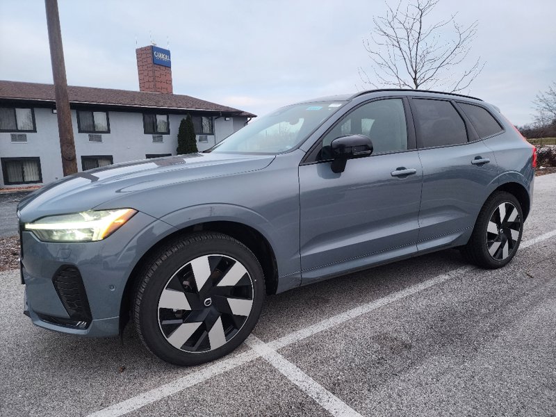 Certified 2024 Volvo XC60 B5 Plus w/ Protection Package Premier image 1