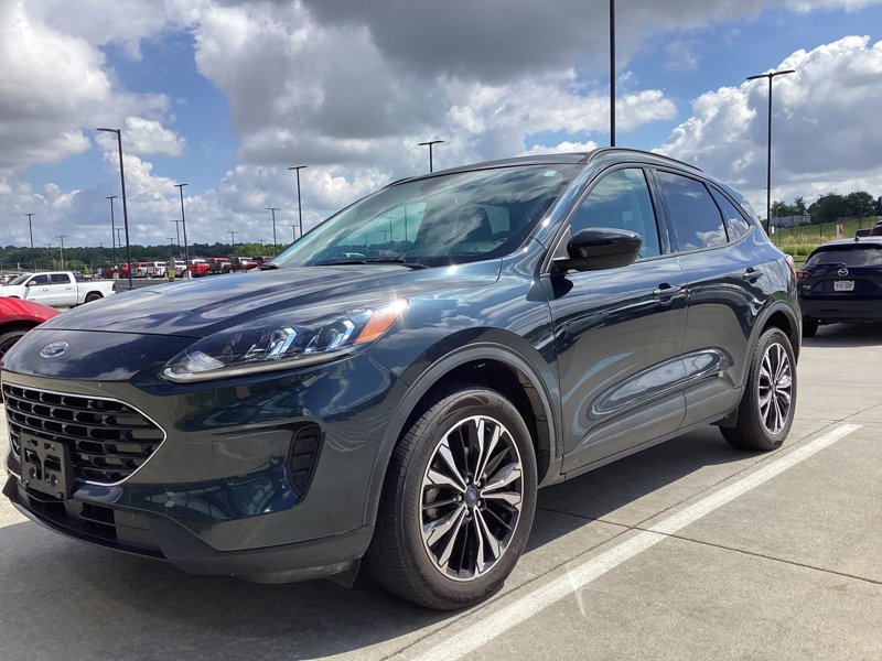 Used 2022 Ford Escape SE w/ SE Sport Appearance Package image 1