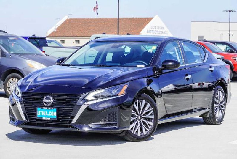 Certified 2023 Nissan Altima 2.5 SV image 1
