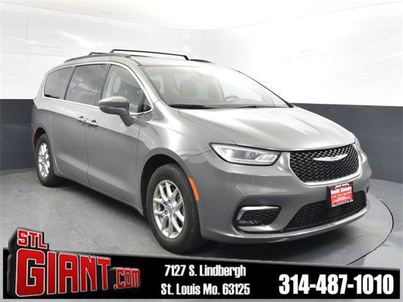 Certified 2022 Chrysler Pacifica Touring-L image 1