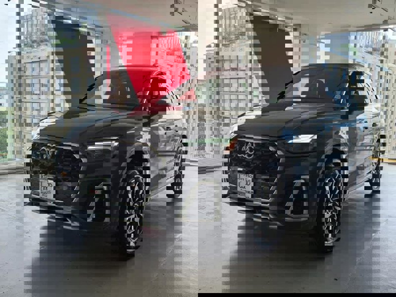 Certified 2025 Audi Q5 2.0T Premium Plus w/ Premium Plus Package image 1